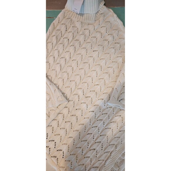 NWT BCBG MAXAXRIA TURTLE NECK OFF WHITE PONCHO - Picture 2 of 7